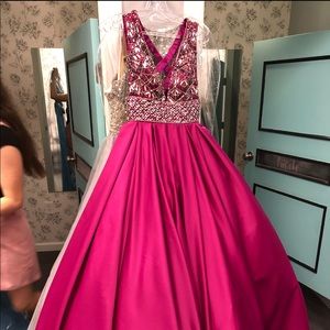 NEED HELP FINDING MAC DUGGAL DRESS